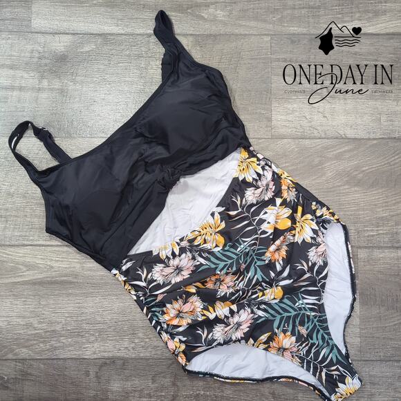 Eomenie Cut Out One Piece Swimsuit Size XL - Picture 2 of 6